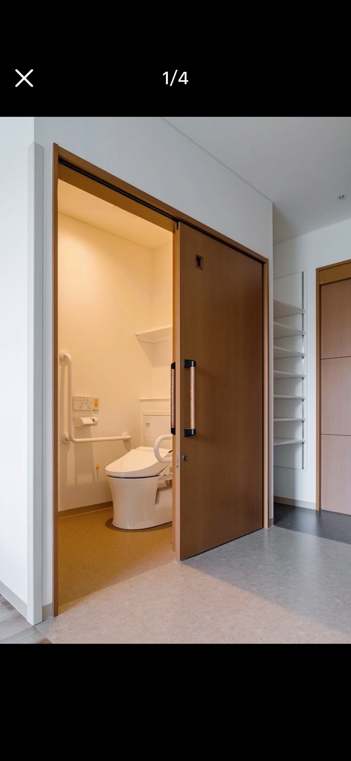 Senior-friendly bathroom